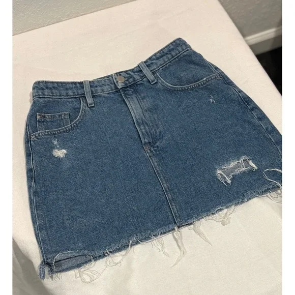 H&M‎ **Size 8** Distressed Denim Skirt With Raw Hem - Picture 2 of 5